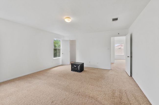 Unfurnished room with light carpet and baseboards | Image 29