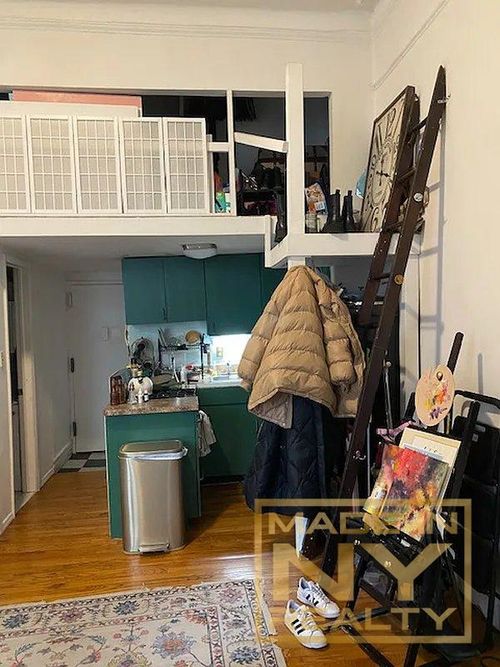 4-116 W 8th Street, New York City, NY, 10024 | Card Image