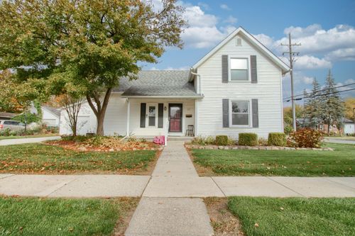 107 E Mckay St, Saline, MI, 48176-1218 | Card Image