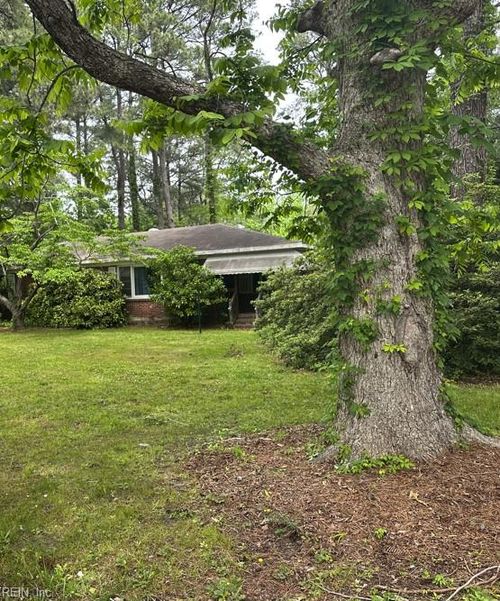 1802 County St, Elizabeth City, NC, 27909-3110 | Card Image