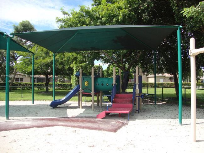 700 Nw 88 Th Ter, House other with 3 bedrooms, 2 bathrooms and null parking in Pembroke Pines FL | Image 51