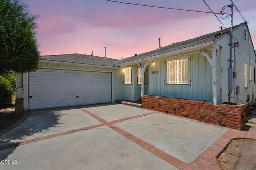 13739 Wyandotte St, Van Nuys, CA, 91405-2857 | Card Image