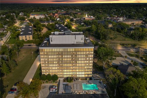 apt-303-2222 1st Ave Ne, Cedar Rapids, IA, 52402-6371 | Card Image