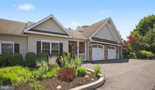958 Elm Ave, Lancaster, PA, 17603-4843 | Card Image