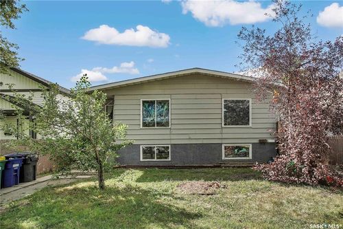 327 Av S S, Saskatoon, SK, S7M3A1 | Card Image