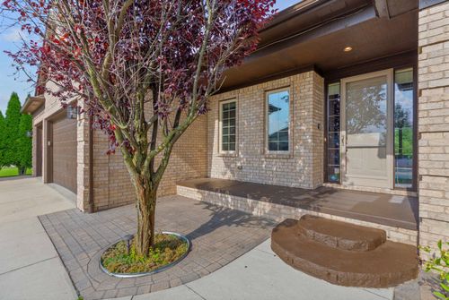 32782 Kathleen Dr, Chesterfield, MI, 48047-2754 | Card Image
