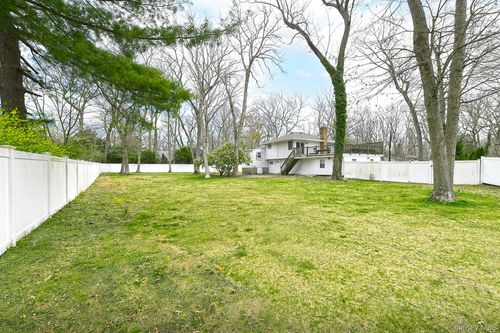 5 Shadywood Ct, Huntington, NY, 11743-5246 | Card Image