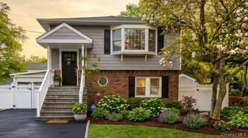 4 Florence St, Nesconset, NY, 11767-1815 | Card Image