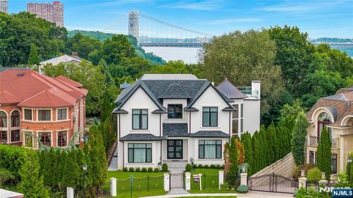 4 Crescent Ct, Fort Lee, NJ, 07024 | Card Image