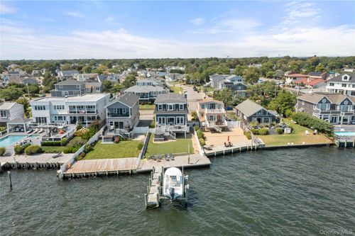 15 Shore Dr, Babylon, NY, 11702-4201 | Card Image