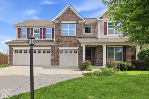 8110 Eskerban Dr, Avon, IN, 46123-6943 | Card Image