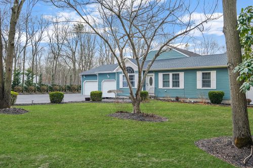 12 Black Pine St, Center Moriches, NY, 11934-1806 | Card Image