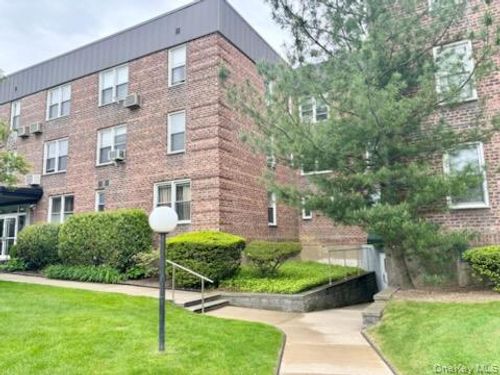 2c-530 Dubois Ave, Valley Stream, NY, 11581-3202 | Card Image