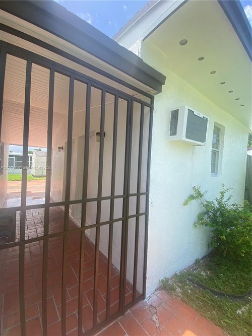 back-15130 Tyler St, Miami, FL, 33176-7645 | Card Image
