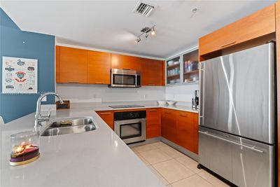 1002 - 3250 Ne 1st Ave, Condo with 2 bedrooms, 2 bathrooms and null parking in Miami FL | Image 3