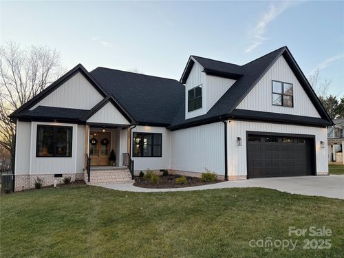 2057 13th Street Ne, Hickory, NC, 28601 | Card Image