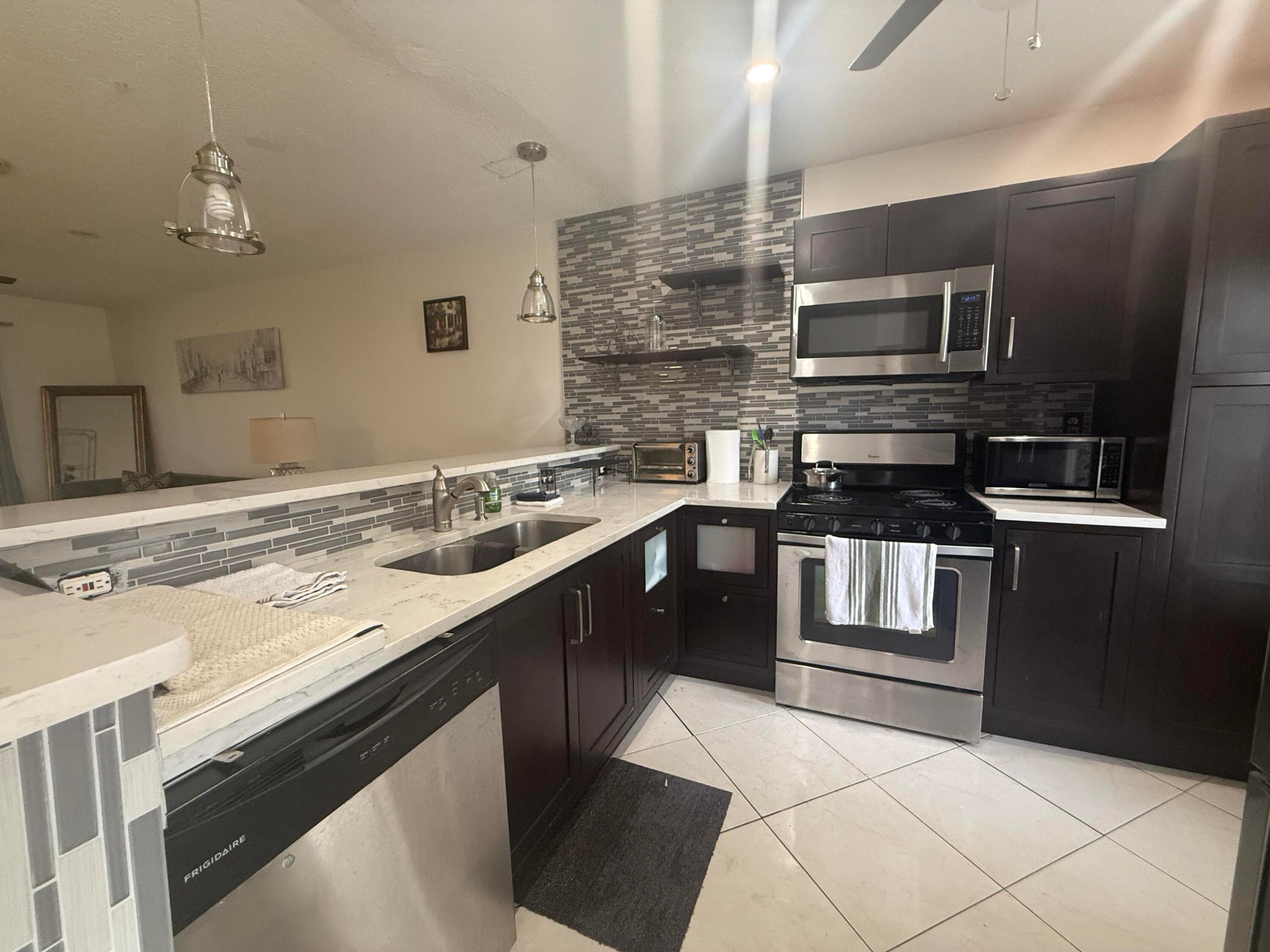 Residential Lease in Lauderdale Lakes 4