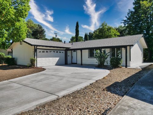 197 Rainier Cir, Vacaville, CA, 95687-3309 | Card Image