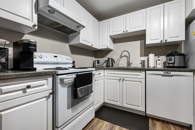 79 Cedar Springs Gardens Sw, Townhouse with 2 bedrooms, 2 bathrooms and 1 parking in Calgary AB | Image 9