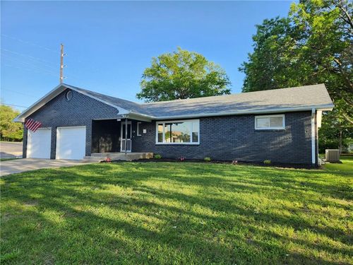 300 Jones Ave, Warrensburg, MO, 64093-2233 | Card Image