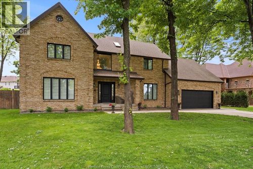 359 Elmgrove Dr, Windsor, ON, N8N4H1 | Card Image