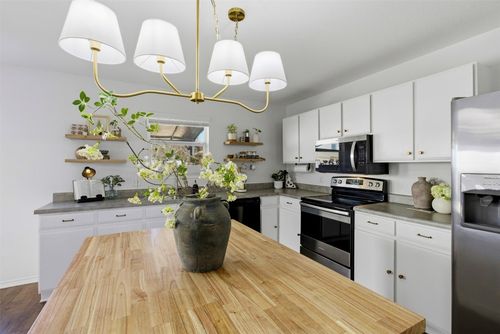 75 Jan Ln, Georgetown, TX, 78626-8107 | Card Image