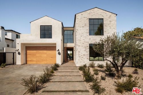 11621 Hesby St, North Hollywood, CA, 91601-4665 | Card Image