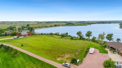 26165 W Sunset Ct, Canistota, SD, 57012-6115 | Card Image