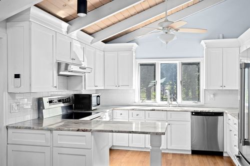 27 Everett St, Norfolk, MA, 02056-1634 | Card Image