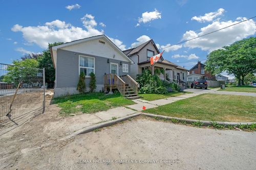 203 Quebec St, Oshawa, ON, L1J1X9 | Card Image