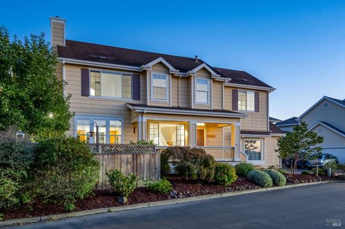 1073 Warren Dr, Petaluma, CA, 94952-5537 | Card Image