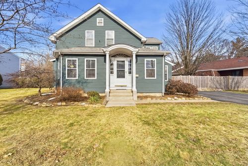 589 Smithfield Rd, North Providence, RI, 02904 | Card Image