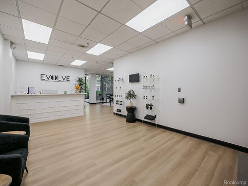 b-30100 Telegraph Rd, Bingham Farms, MI, 48025-4514 | Card Image