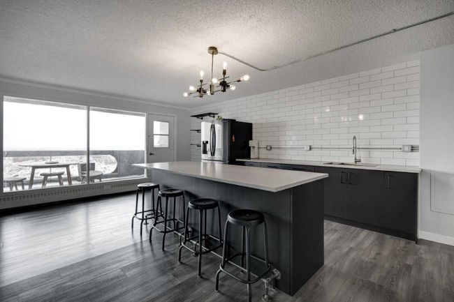 2912 - 221 6 Avenue Se, Home with 2 bedrooms, 1 bathrooms and 2 parking in Calgary AB | Image 6