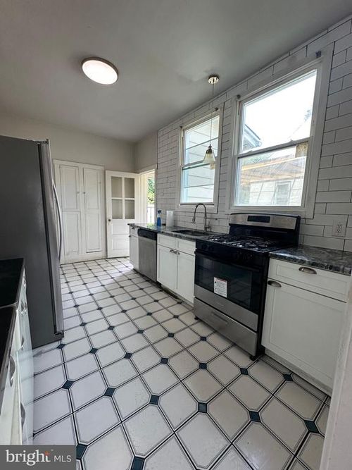 144 Summit Ave, UPPER DARBY, PA, 19082-3523 | Card Image