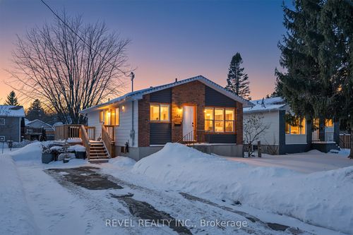 135 Niagara St, Collingwood, ON, L9Y3X8 | Card Image