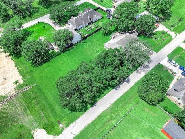 49 Robin Dr, House other with 3 bedrooms, 2 bathrooms and 2 parking in Alvin TX | Image 42