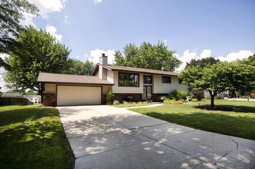 9367 S 35th Street, Franklin, WI, 53132 | Card Image