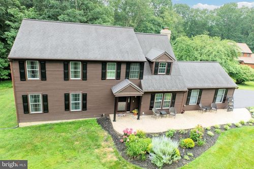 1542 Canyon Dr, Downingtown, PA, 19335-4304 | Card Image