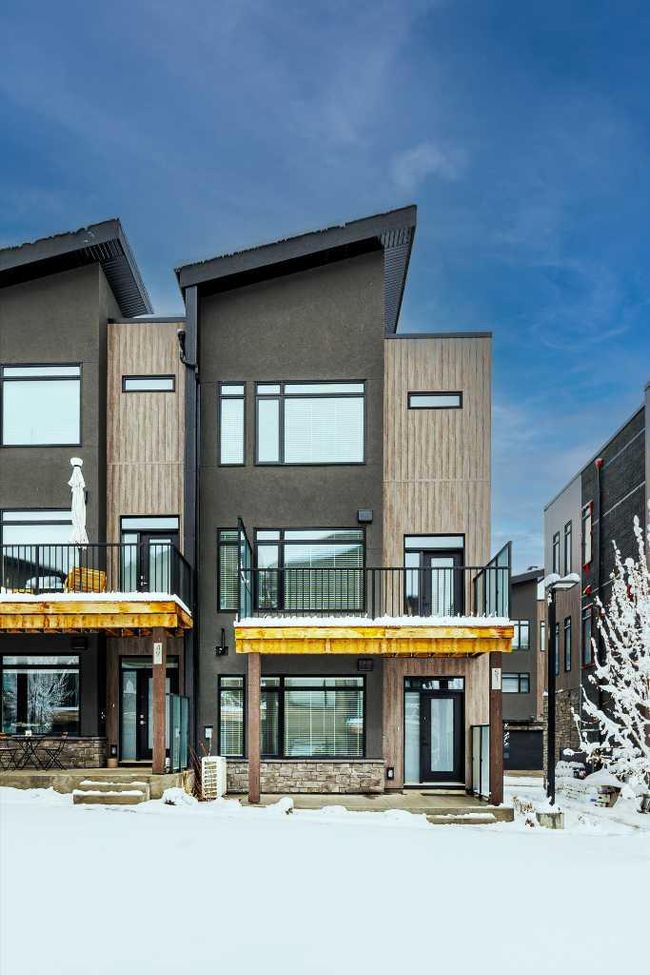 51 Royal Elm Green Nw, Home with 2 bedrooms, 2 bathrooms and 2 parking in Calgary AB | Image 3