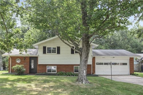 4958 Hampton Dr, North Olmsted, OH, 44070-3079 | Card Image