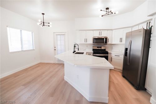 122-5225 W Reno Ave, Las Vegas, NV, 89118-1594 | Card Image