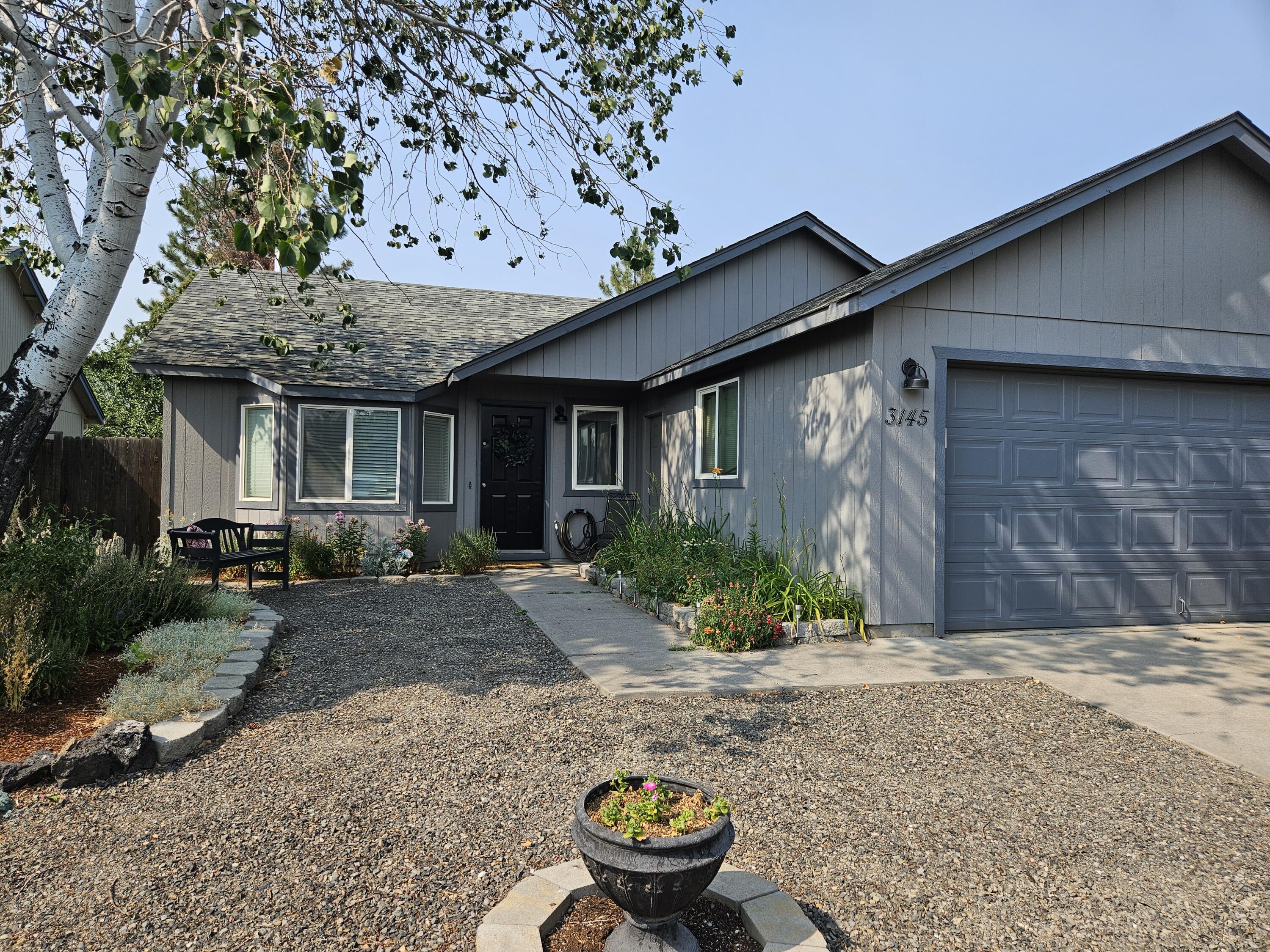 Metolius Ave, Redmond, OR 97756