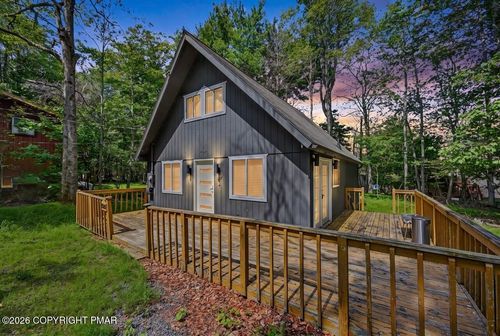 1717 Rolling Hills Dr, Tobyhanna, PA, 18466-3660 | Card Image