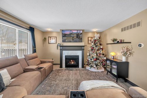 22625 Ridgeway St, Saint Clair Shores, MI, 48080-1477 | Card Image