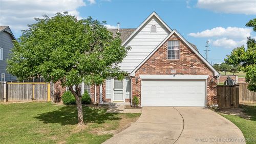 4932 W Commercial St, Broken Arrow, OK, 74012-8727 | Card Image