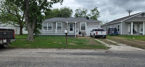 1206 Nelson St, Yoakum, TX, 77995-1838 | Card Image