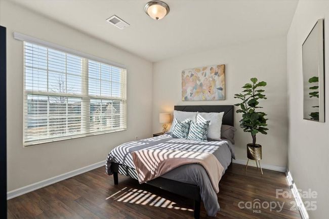 Upstairs bedroom | Image 32