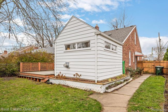 2368 Stanhope St, House other with 3 bedrooms, 2 bathrooms and null parking in Grosse Pointe Woods MI | Image 28