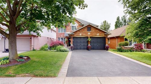 74 Liam Dr, Ancaster, ON, L9G4Y1 | Card Image
